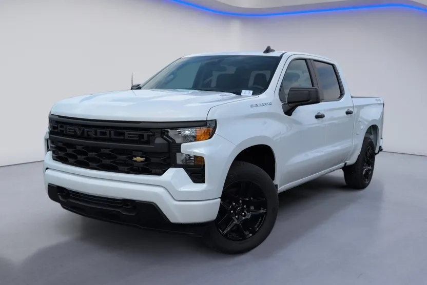 2025 Chevrolet Silverado 1500 Custom photo 1