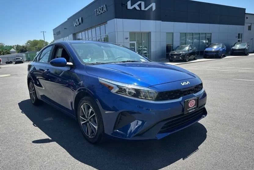 2023 Kia Forte LXS photo 1