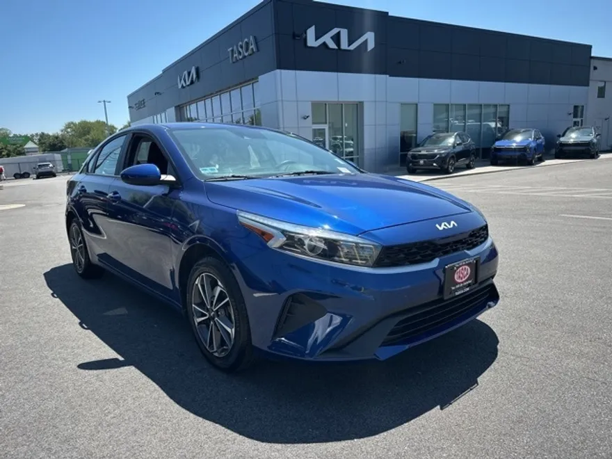2023 Kia Forte LXS photo 1