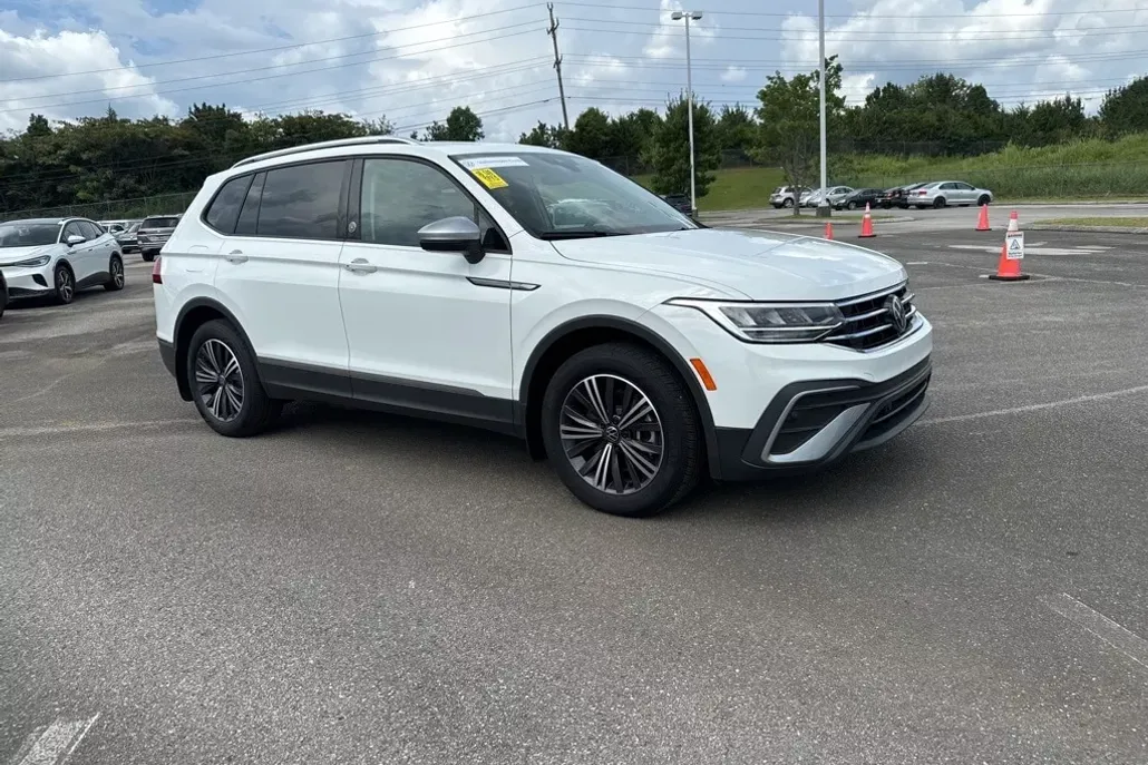 2024 Volkswagen Tiguan Wolfsburg Edition photo 1
