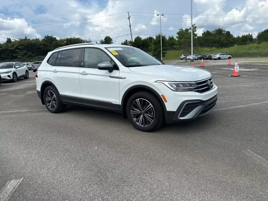 2024 Volkswagen Tiguan Wolfsburg Edition photo 1