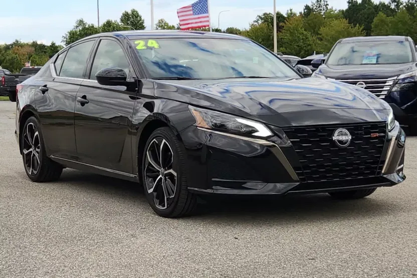 2024 Nissan Altima 2.5 SR photo 1