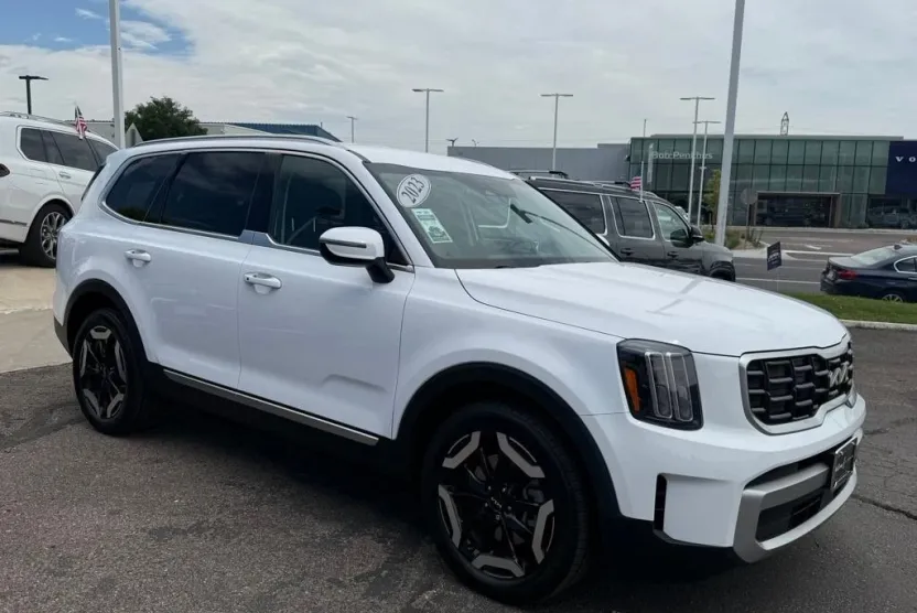 2023 Kia Telluride S photo 1