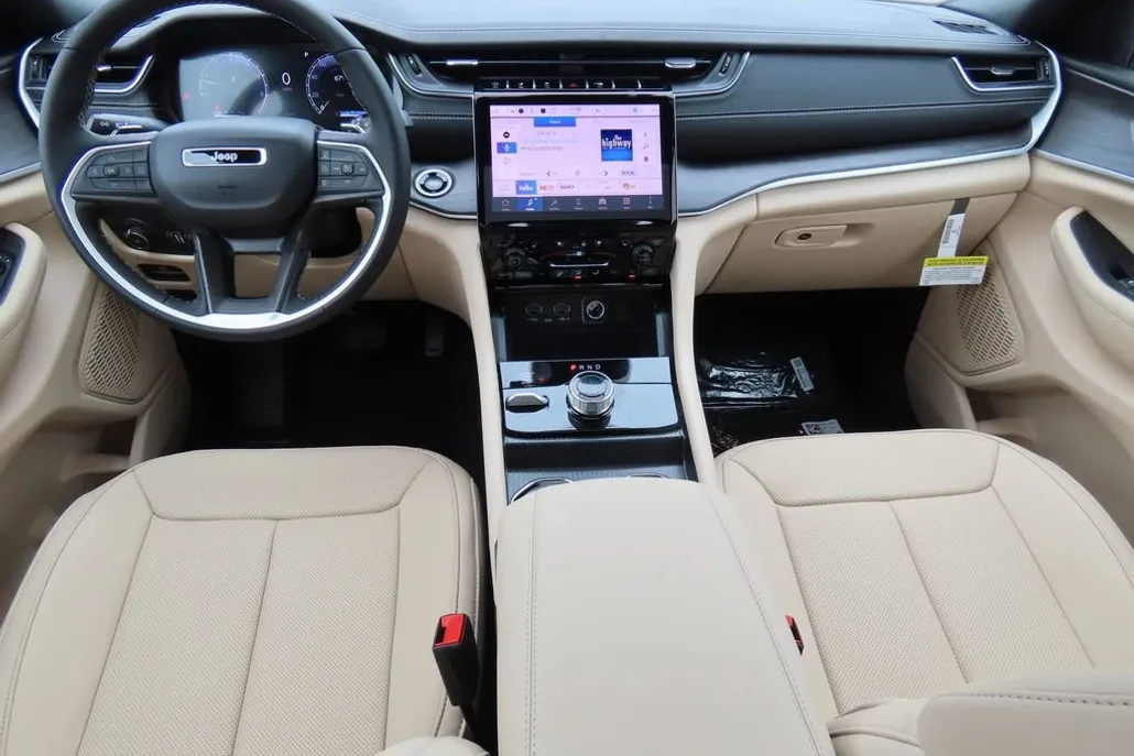 2025 Jeep Grand Cherokee Limited photo 1