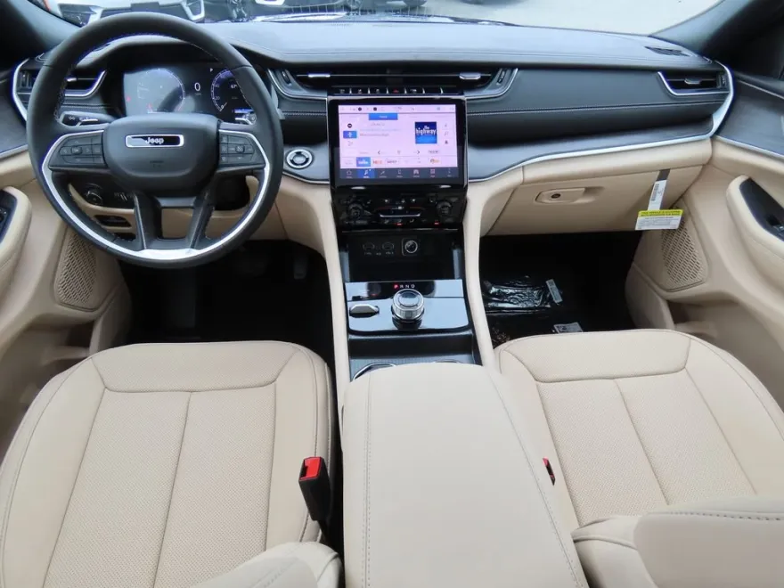2025 Jeep Grand Cherokee Limited photo 1