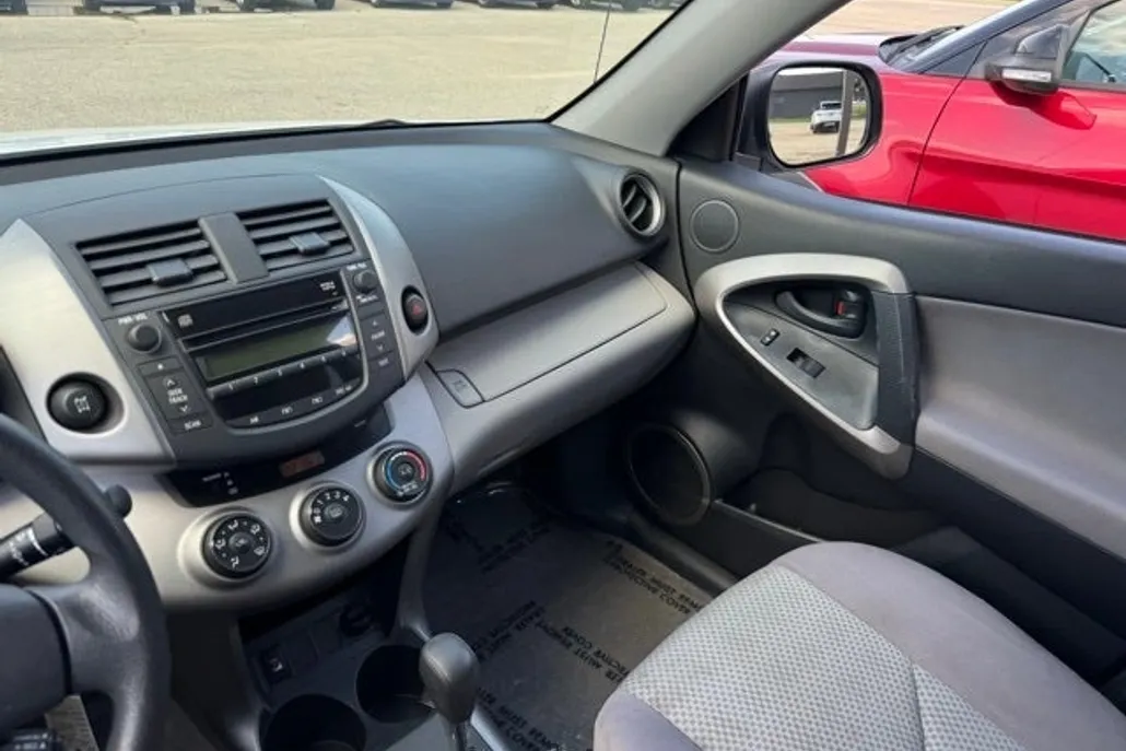 2008 Toyota RAV4 Base photo 1