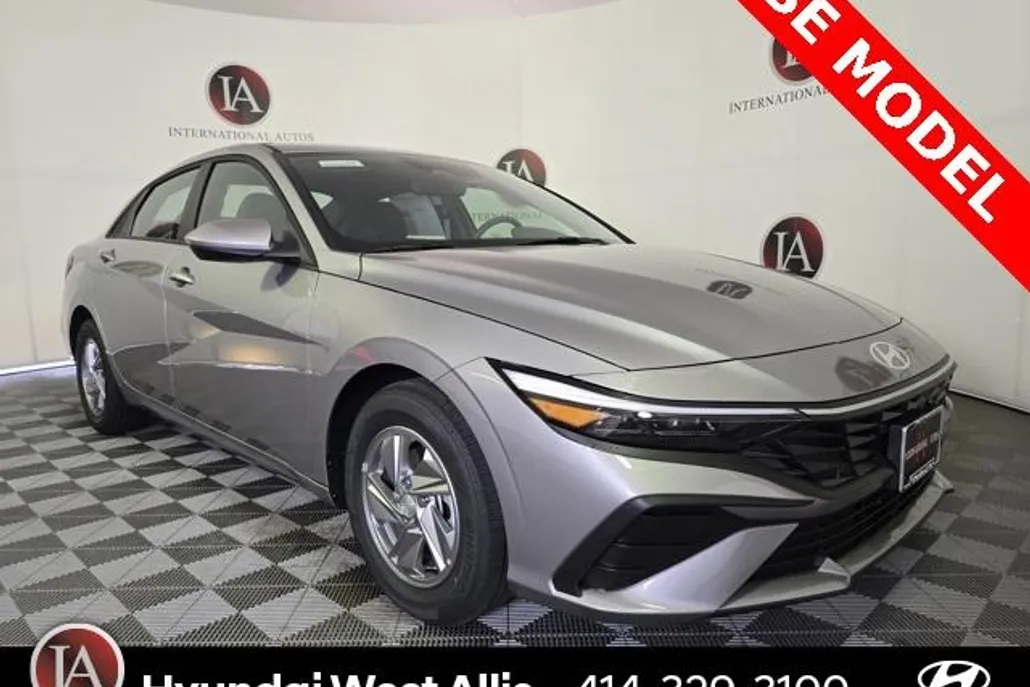 2025 Hyundai Elantra SE photo 1