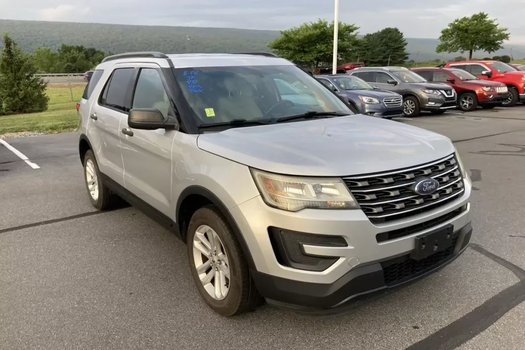 2017 Ford Explorer Base photo 1