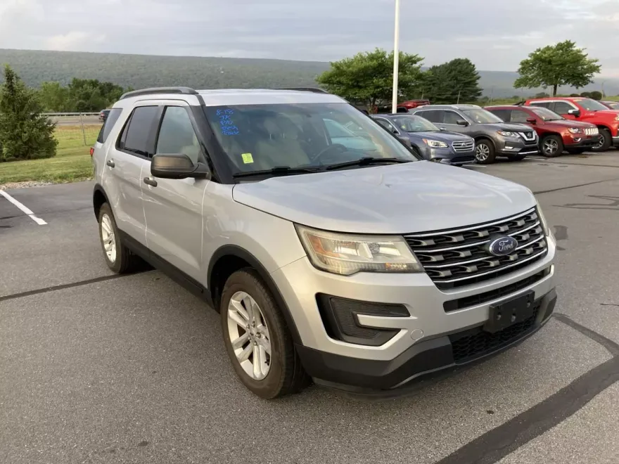 2017 Ford Explorer Base photo 1