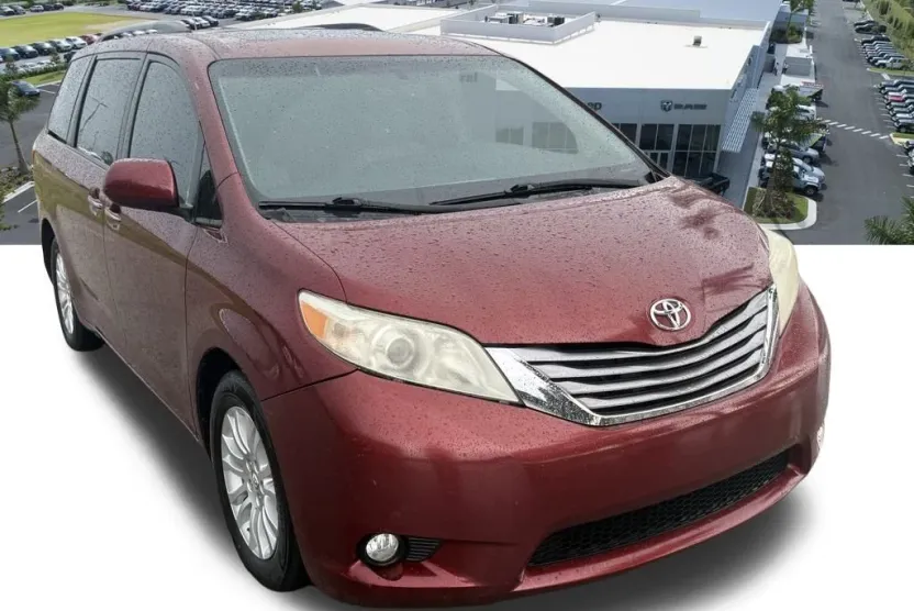 2017 Toyota Sienna L photo 1