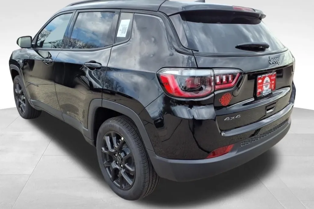 2025 Jeep Compass Latitude photo 1
