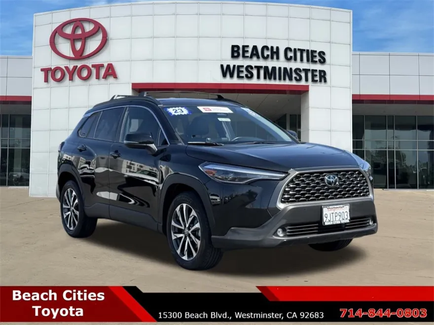 2023 Toyota Corolla Cross XLE photo 1