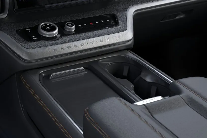 2025 Ford Expedition photo 11