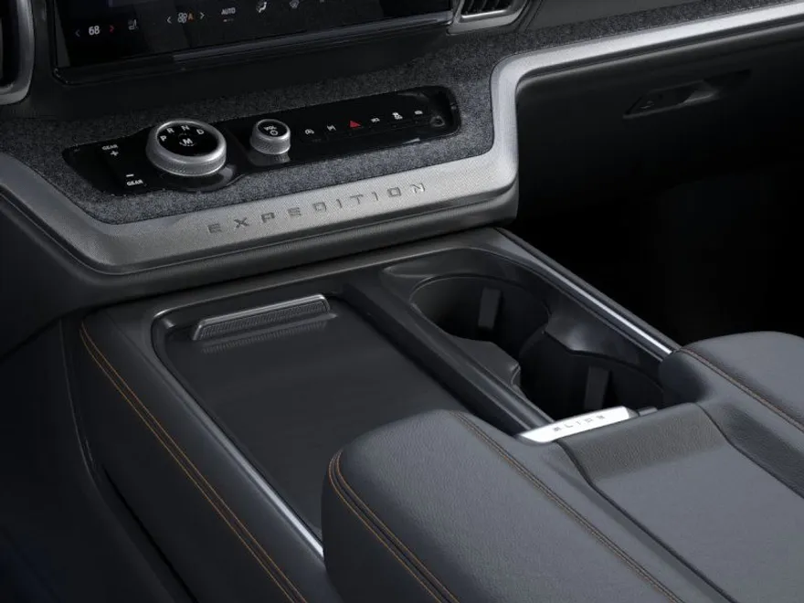 2025 Ford Expedition photo 11