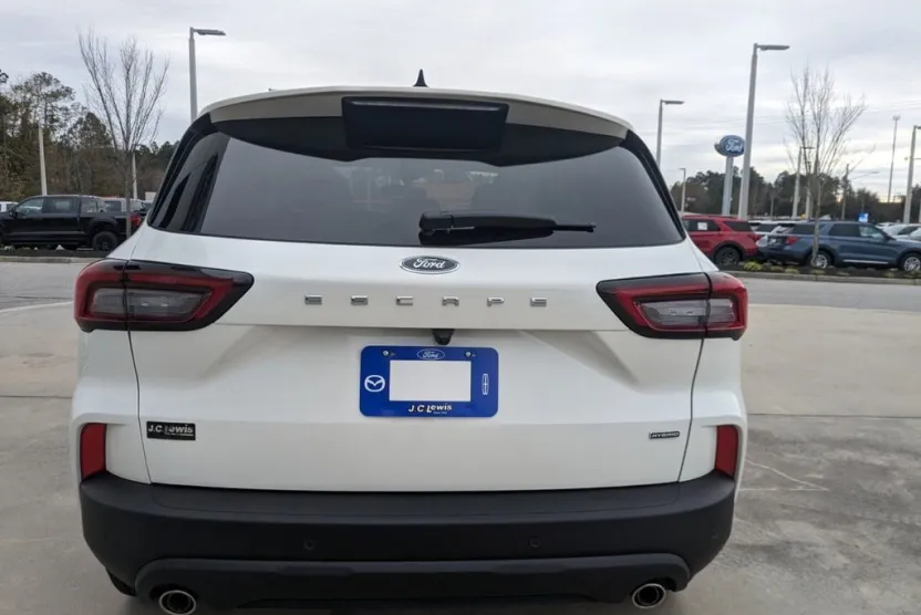 2025 Ford Escape ST-Line photo 1
