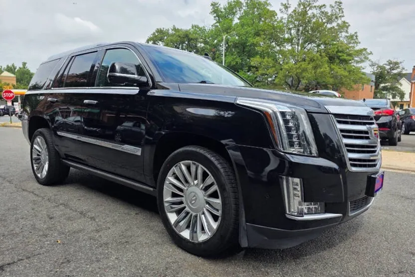 2018 Cadillac Escalade Platinum photo 1