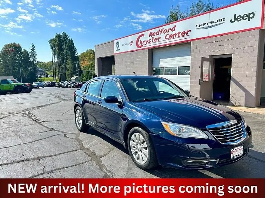 2014 Chrysler 200 LX photo 1