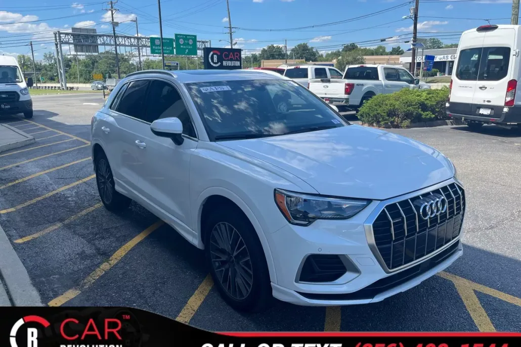 2022 Audi Q3 Premium photo 1