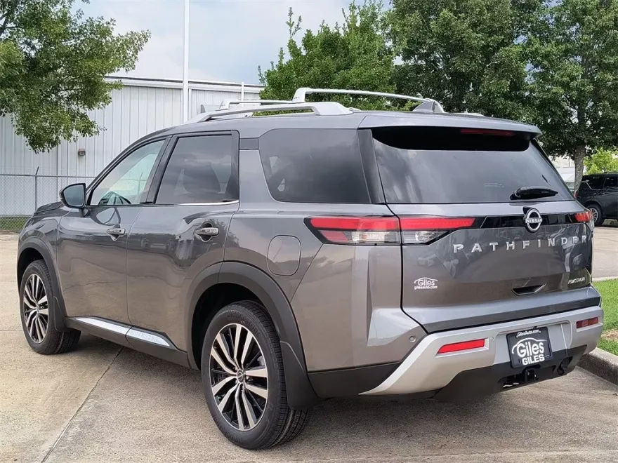 2025 Nissan Pathfinder Platinum photo 1