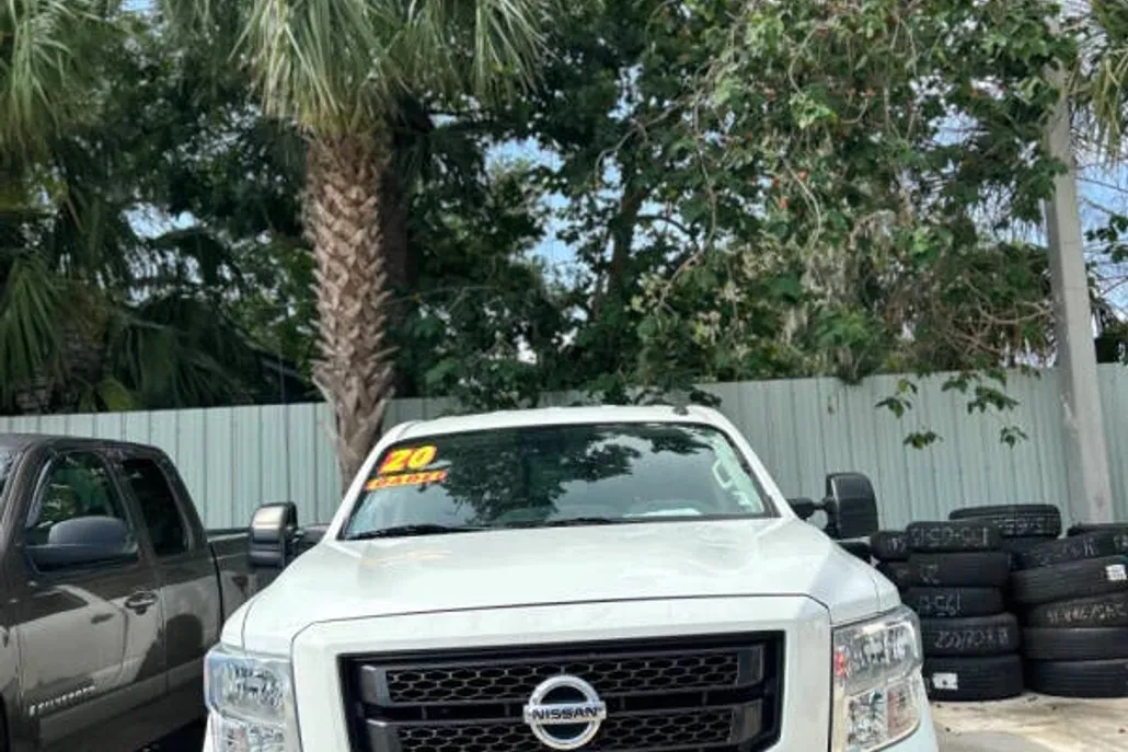 2020 Nissan Titan SV photo 1