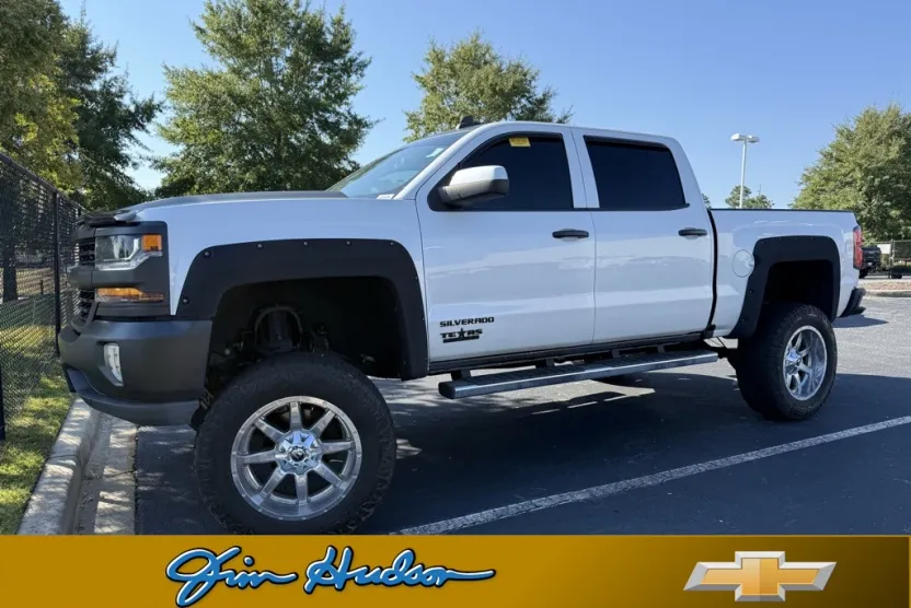 2018 Chevrolet Silverado 1500 LT photo 1