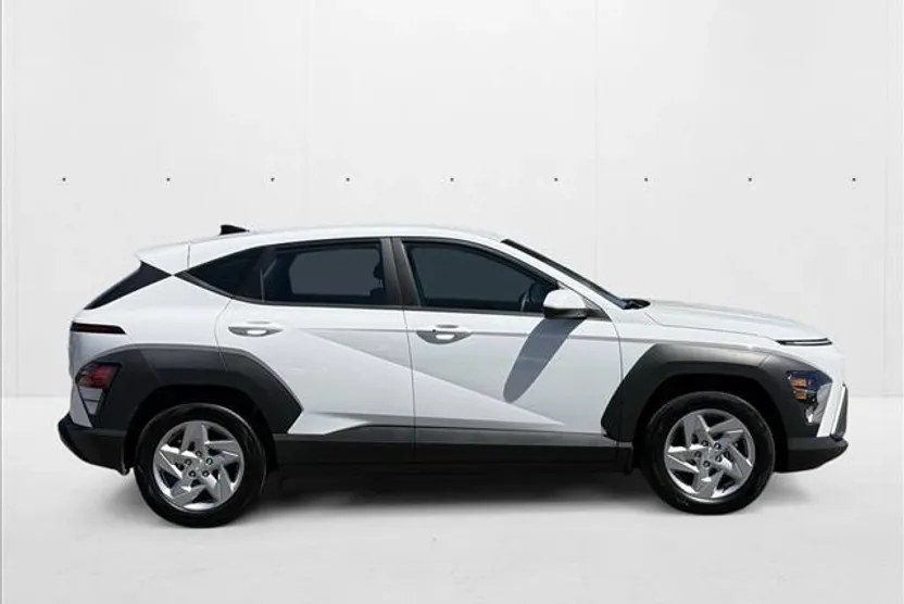 2024 Hyundai Kona SE photo 1