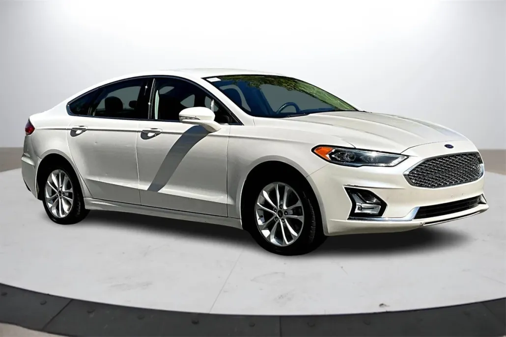 2019 Ford Fusion Energi Titanium photo 1