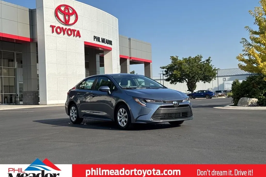 2025 Toyota Corolla LE photo 1