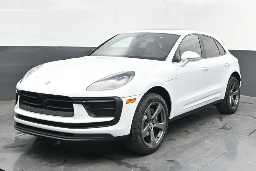 2025 Porsche Macan T photo 1