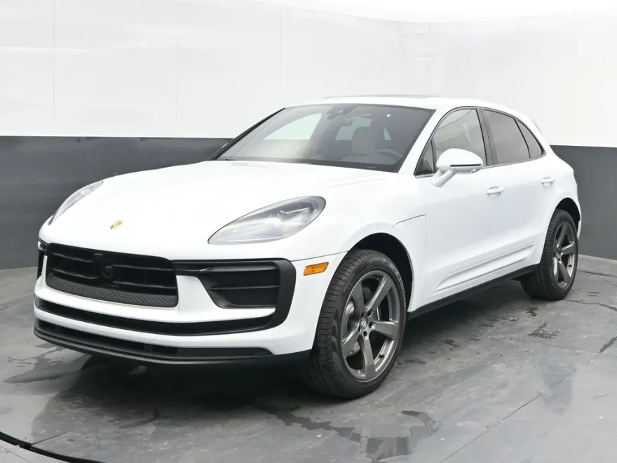 2025 Porsche Macan T photo 1