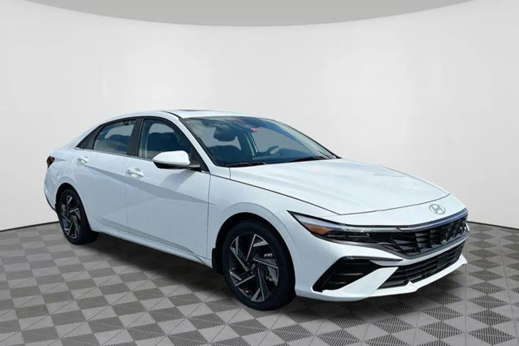 2025 Hyundai Elantra SEL Convenience photo 1