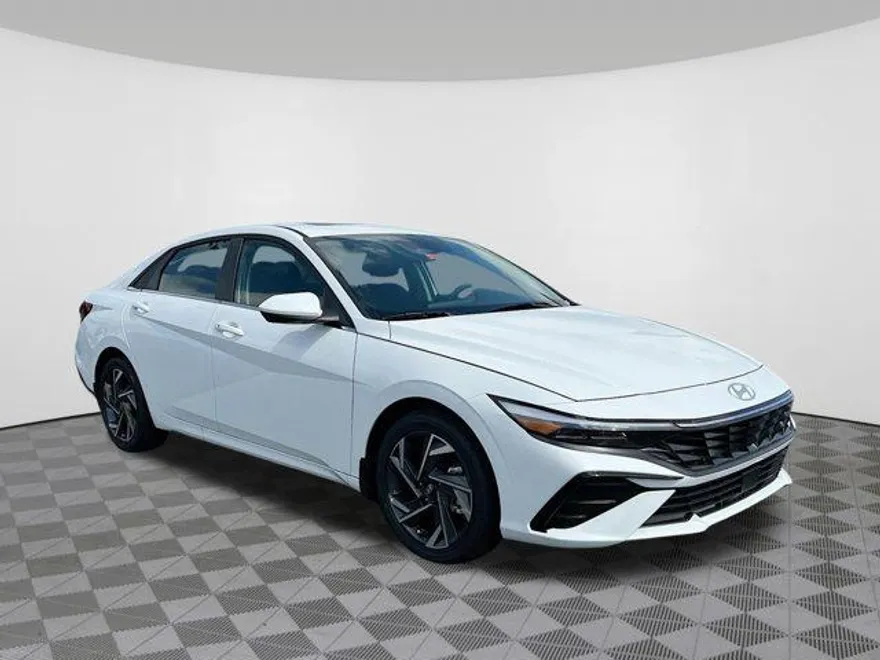2025 Hyundai Elantra SEL Convenience photo 1