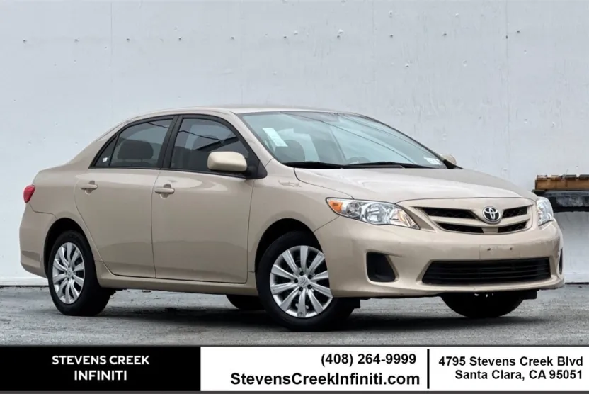 2012 Toyota Corolla LE photo 1