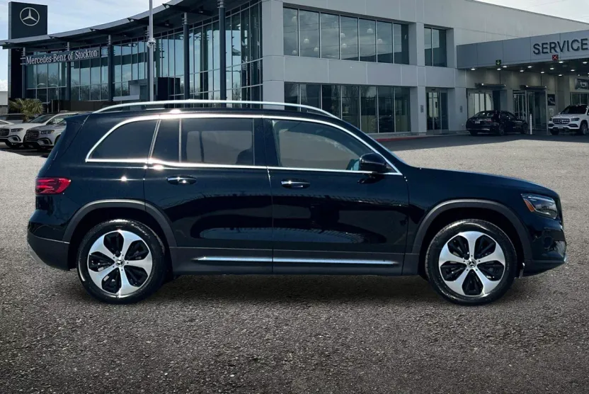 2025 Mercedes Benz GLB 250 4MATIC photo 1