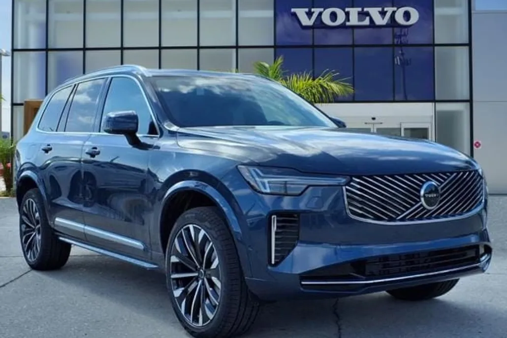 2025 Volvo XC90 B5 Plus photo 1