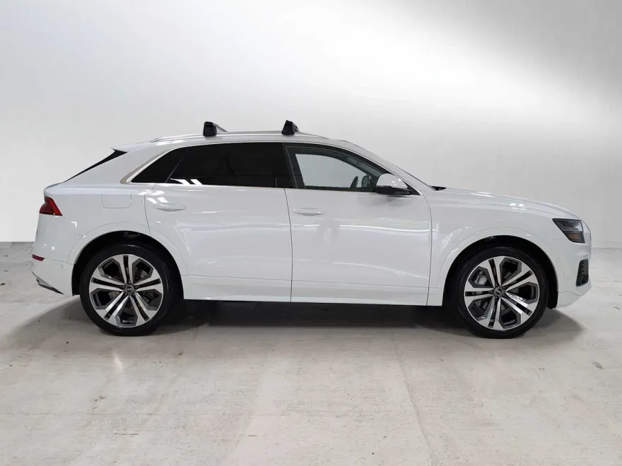 2022 Audi Q8 Prestige photo 1