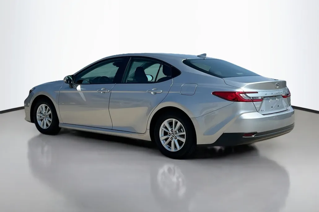 2025 Toyota Camry LE photo 1