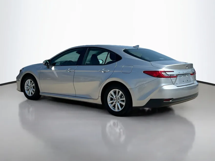 2025 Toyota Camry LE photo 1