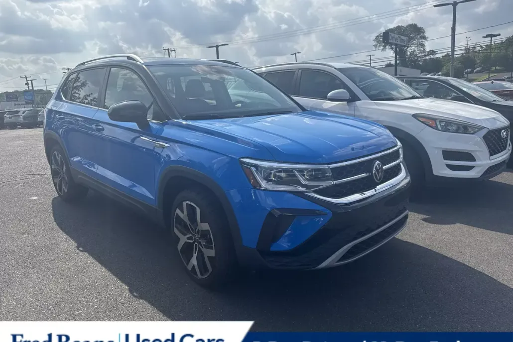 2023 Volkswagen Taos SEL photo 1