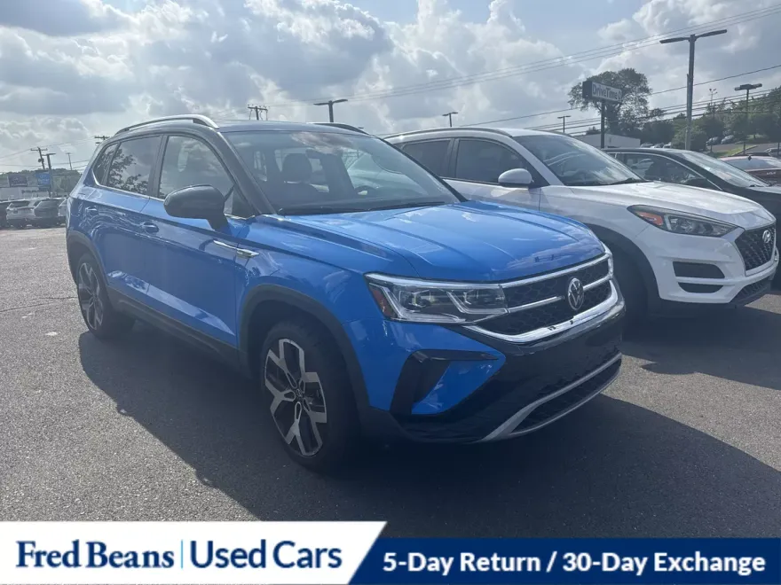 2023 Volkswagen Taos SEL photo 1