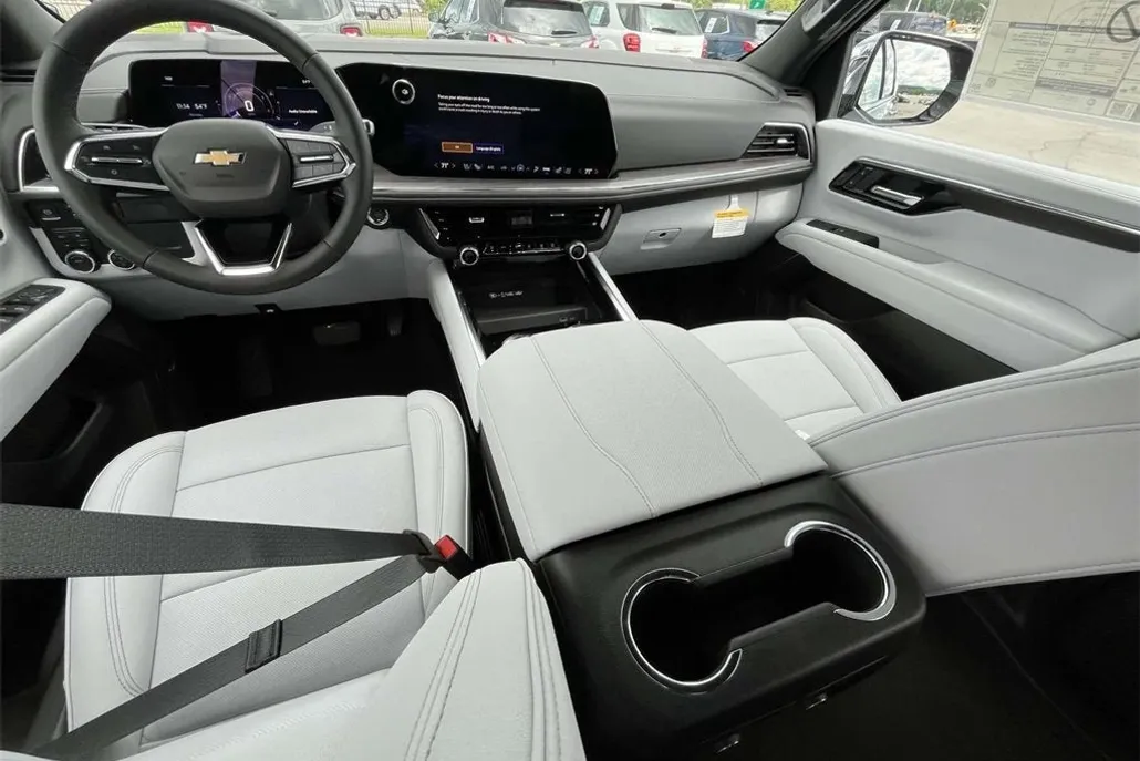 2025 Chevrolet Suburban Premier photo 1
