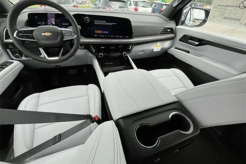 2025 Chevrolet Suburban Premier photo 1