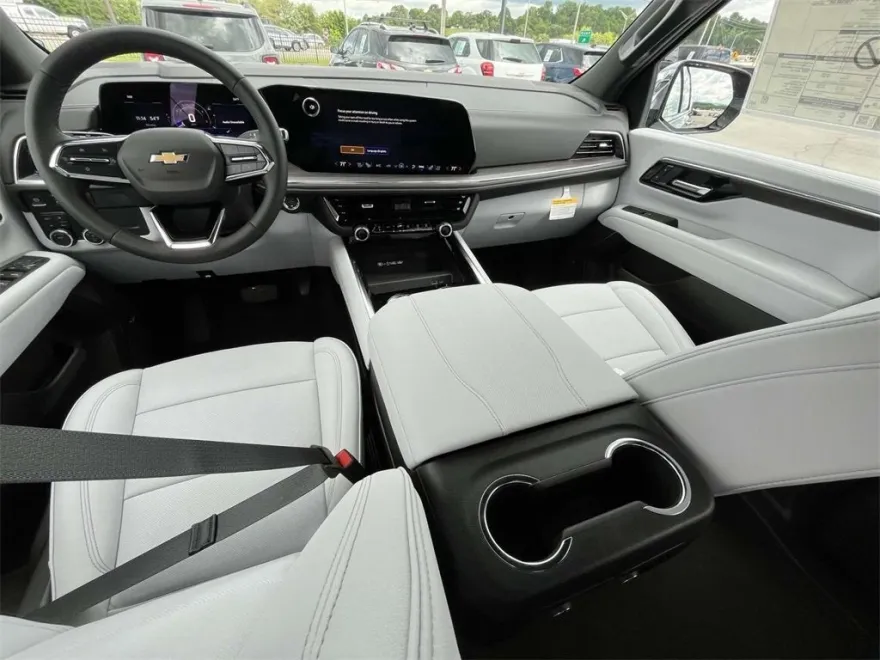 2025 Chevrolet Suburban Premier photo 1