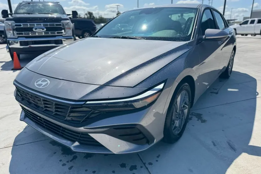 2025 Hyundai Elantra Hybrid SEL Sport photo 1