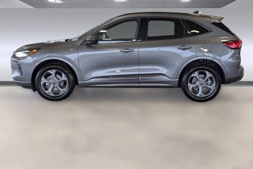 2024 Ford Escape ST-Line photo 1