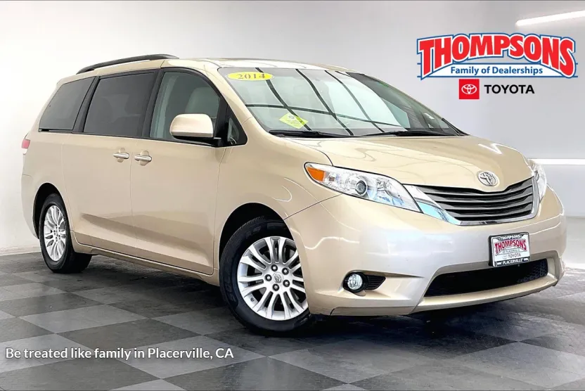 2014 Toyota Sienna XLE photo 1