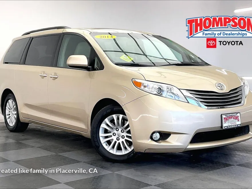 2014 Toyota Sienna XLE photo 1