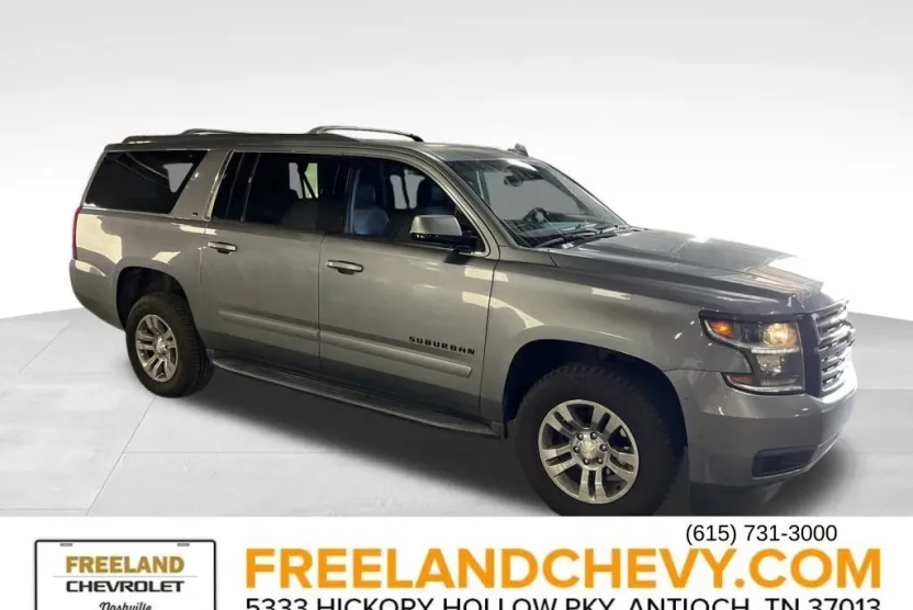 2019 Chevrolet Suburban LT photo 1