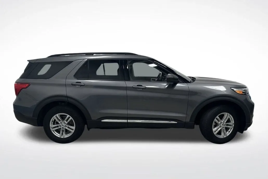 2023 Ford Explorer XLT photo 1