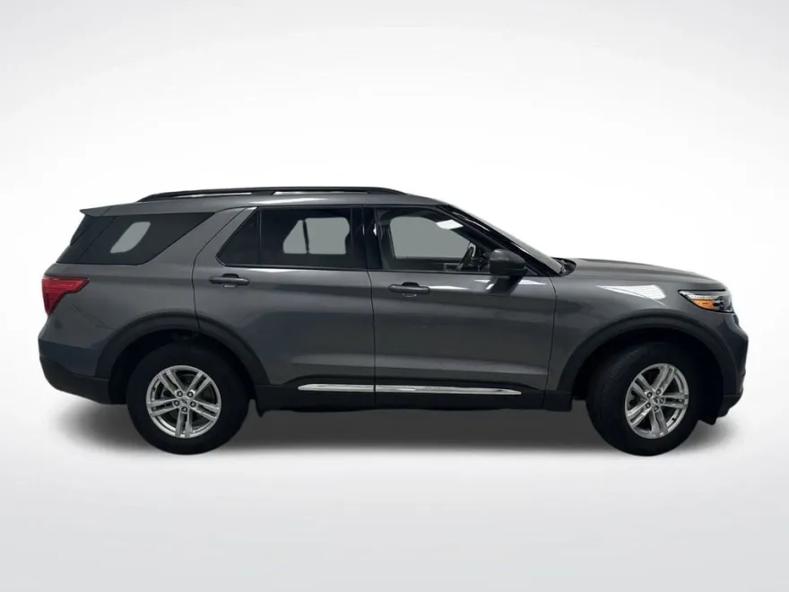 2023 Ford Explorer XLT photo 1